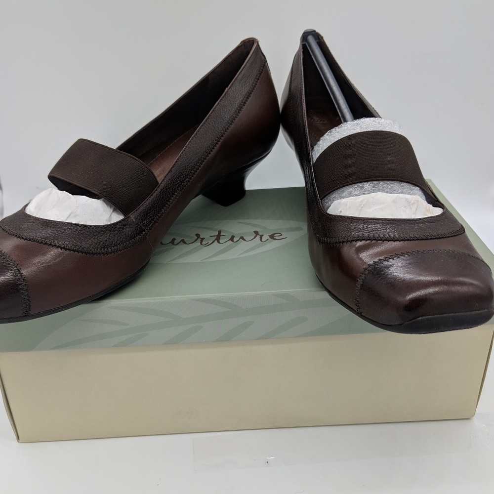 NWT Brown leather kitten heels